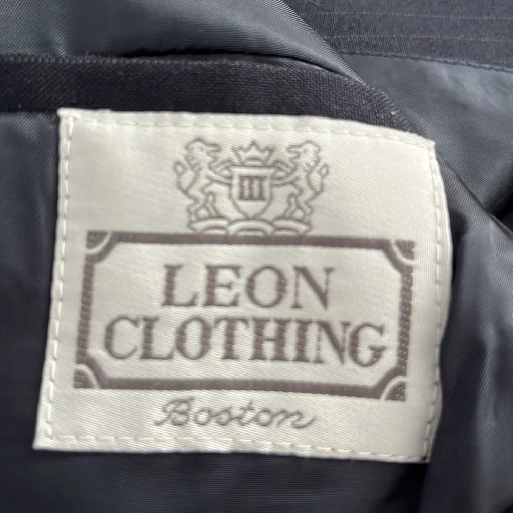 BOSTON LEON CLOTHING Navy Blue 2 PC Pinstriped Executive Suit NWOT